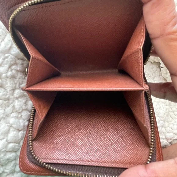 LouisVuitton Compact Wallet - Picture 9 of 12
